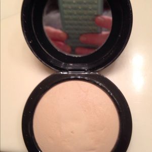 Mac mineralize skin finish light